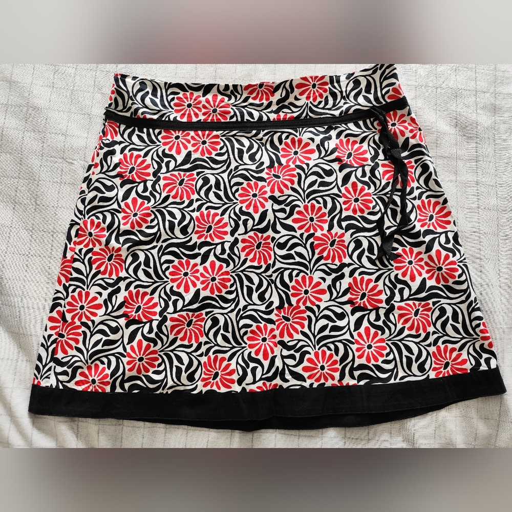 4/$50⭐️Mikk Couture A line skirt black red white floral Size XL